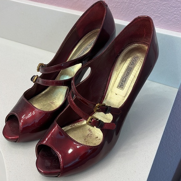 Via Spiga Dark ruby peep toe pump with strap detail. Size 8. - Picture 2 of 8